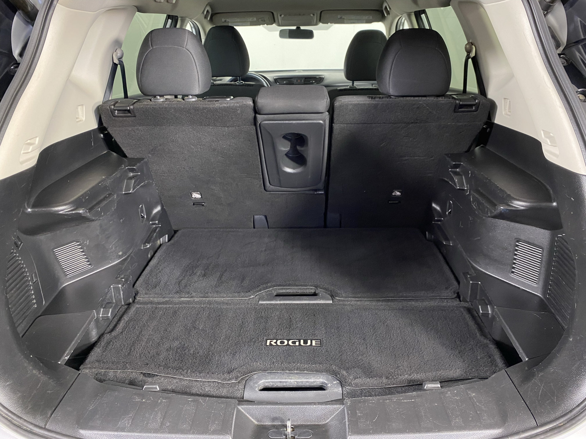 Used 2018 Nissan Rogue SV AWD/4WD image 8