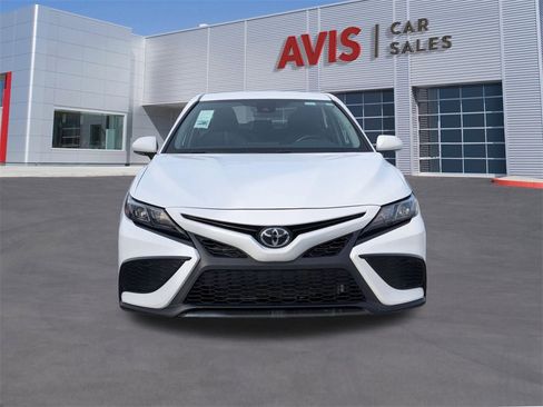 Used 2024 Toyota Camry SE image 10