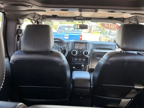 Used 2014 Jeep Wrangler Unlimited Sahara w/ Dual Top Group AWD/4WD image 10