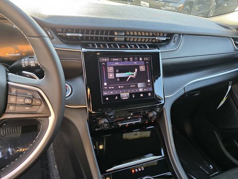 New 2025 Jeep Grand Cherokee L Altitude image 15