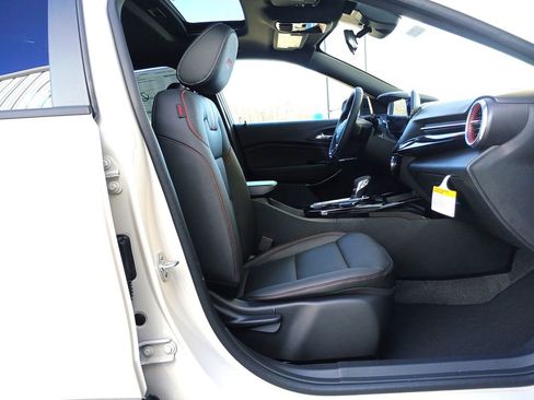 New 2026 Chevrolet Trax RS w/ Sunroof Package image 29