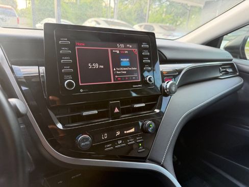 Used 2021 Toyota Camry SE FWD image 14