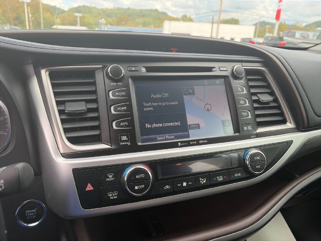 Used 2019 Toyota Highlander Limited Platinum AWD/4WD image 22