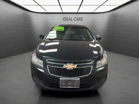 Used 2013 Chevrolet Cruze LS FWD image 2