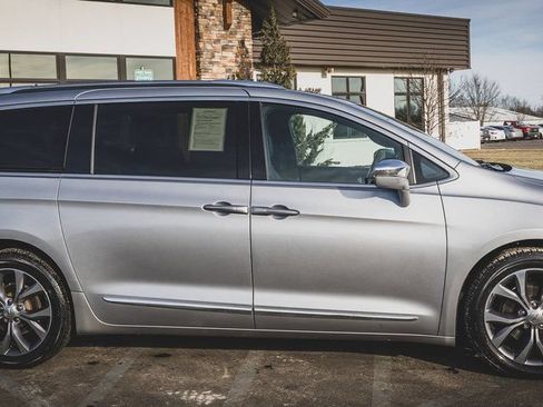Used 2020 Chrysler Pacifica Limited FWD image 26