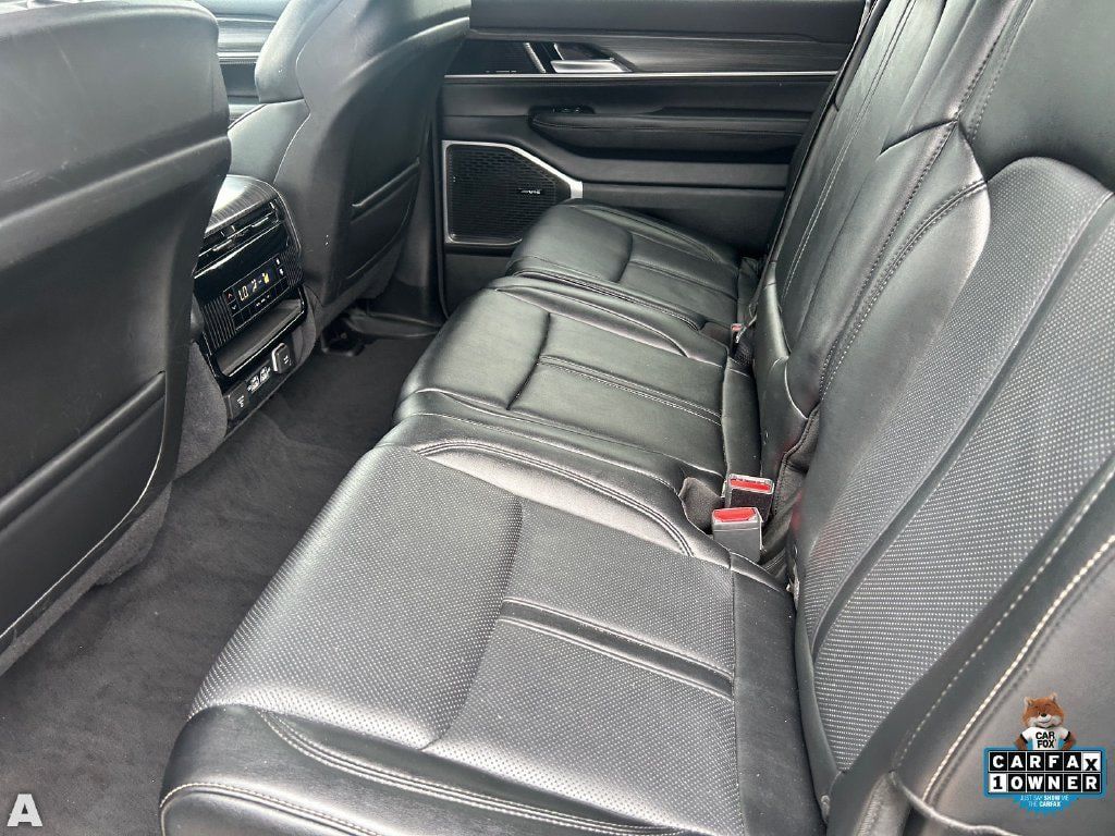 Used 2024 Jeep Wagoneer Series II w/ Flexible Seating Group RWD image 17