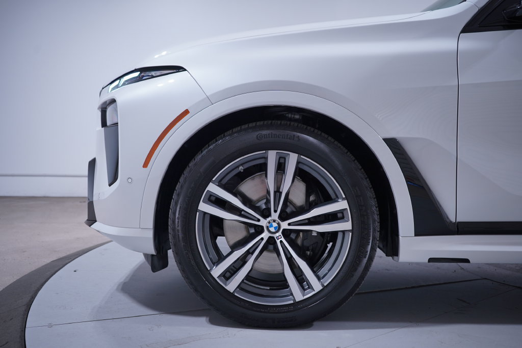 Used 2026 BMW X7 xDrive40i w/ M Sport Package AWD/4WD image 2