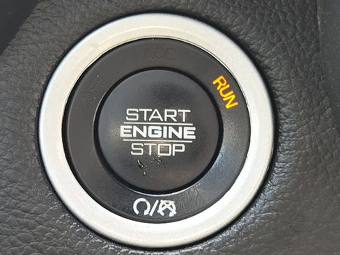 Used 2023 RAM 1500 Laramie AWD/4WD image 18