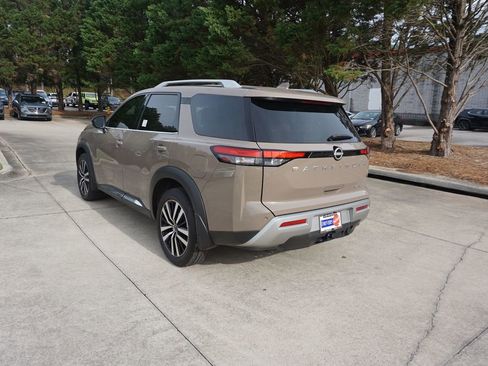 Used 2025 Nissan Pathfinder Platinum FWD image 24