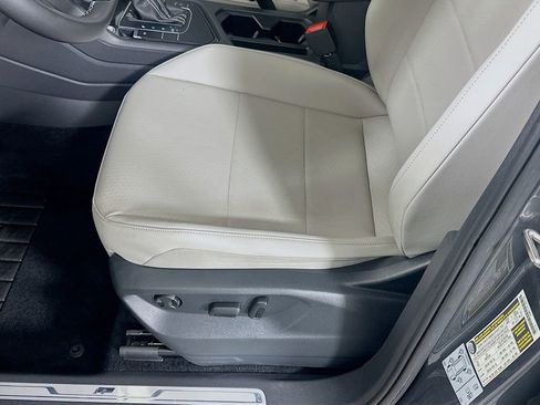 Used 2021 Volkswagen Tiguan SE R-Line image 19