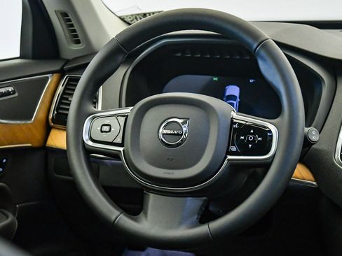Certified 2025 Volvo XC90 B6 Ultra image 13