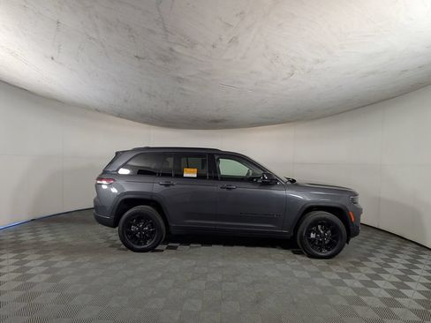 Certified 2025 Jeep Grand Cherokee Altitude AWD/4WD image 7