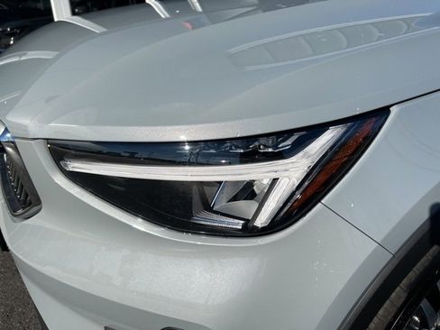 Certified 2025 Volvo XC40 B5 Core image 8