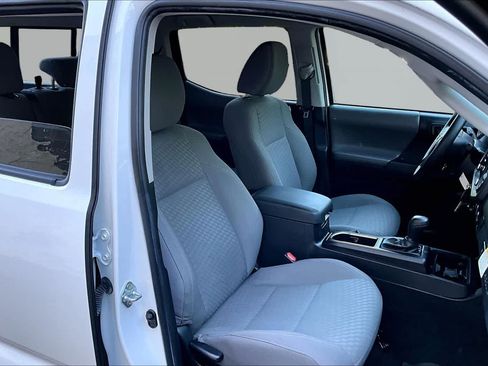 Certified 2023 Toyota Tacoma SR AWD/4WD image 9