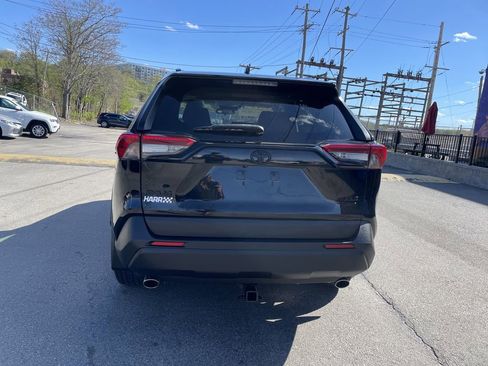 Certified 2019 Toyota RAV4 XLE Premium AWD/4WD image 4