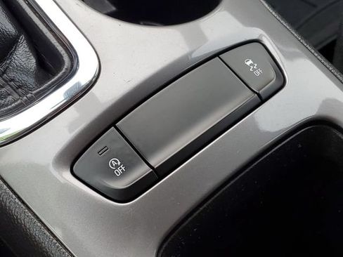Used 2019 Chevrolet Cruze LT FWD image 18