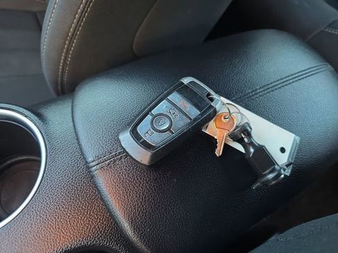 Used 2019 Ford Mustang Coupe image 29