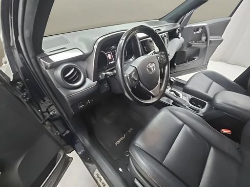 Used 2018 Toyota RAV4 SE AWD/4WD image 13