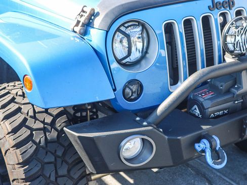 Used 2016 Jeep Wrangler Unlimited Sahara w/ Connectivity Group AWD/4WD image 2