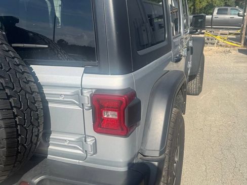 Used 2024 Jeep Wrangler Unlimited Rubicon AWD/4WD image 24