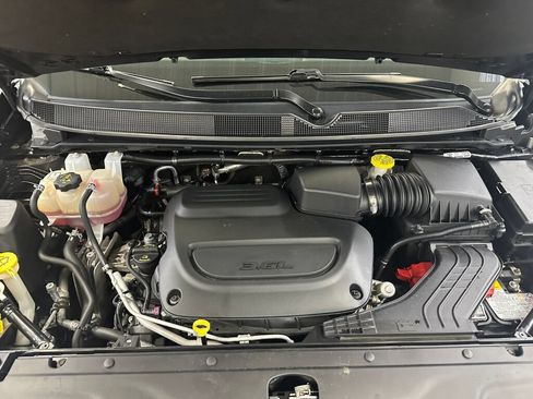 Used 2024 Chrysler Pacifica Touring-L FWD image 35