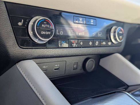 Used 2023 Mitsubishi Outlander 4WD Plug-In Hybrid image 26