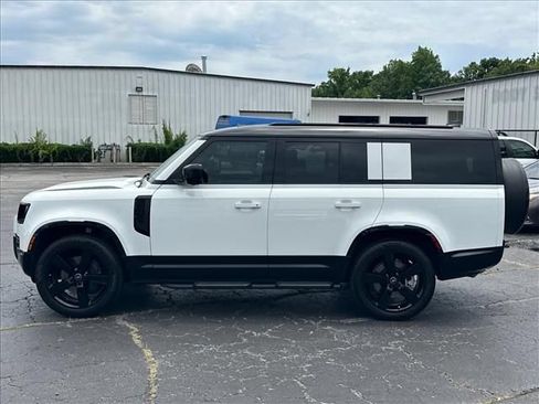 Used 2025 Land Rover Defender 130 X-Dynamic SE AWD/4WD image 7