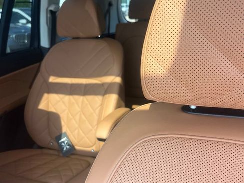 Used 2024 BMW X7 xDrive40i w/ Premium Package AWD/4WD image 5