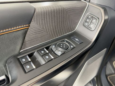 Used 2024 Ford F250 Platinum image 9