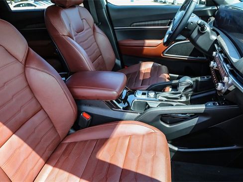 Used 2024 Kia Telluride SX Prestige w/ Towing Package image 15