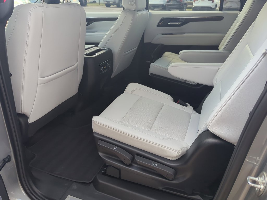 Certified 2026 Chevrolet Suburban Premier AWD/4WD image 21