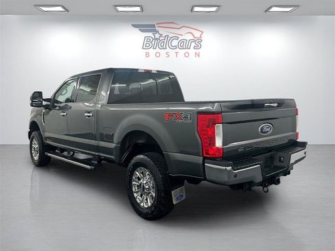 Used 2019 Ford F250 Lariat w/ Chrome Package image 6