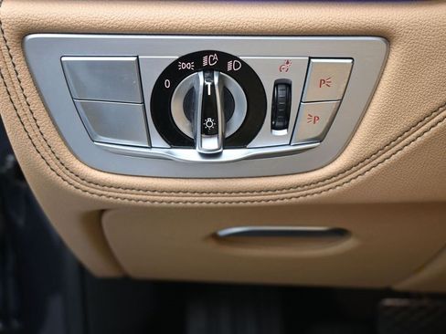 Used 2020 BMW 740i w/ Premium Package image 21