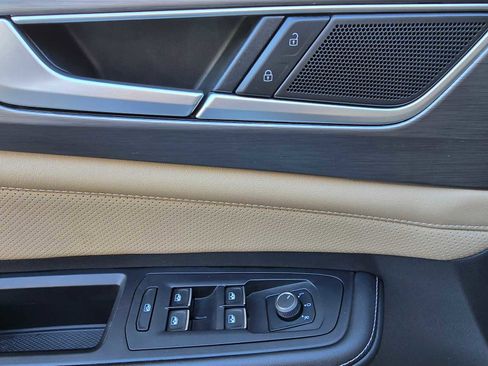 Used 2024 Volkswagen Atlas Cross Sport SE image 23