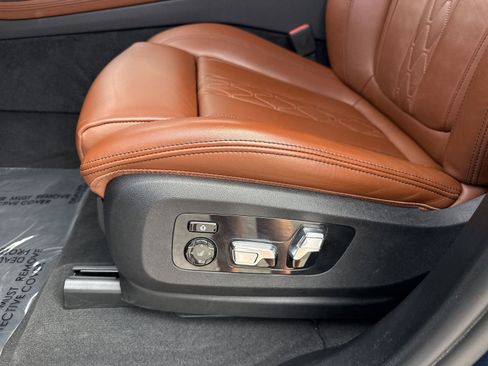 Used 2022 BMW X7 xDrive40i w/ M Sport Package image 54