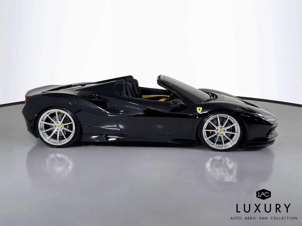 Used 2021 Ferrari F8 Tributo RWD image 5