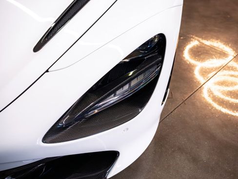 Used 2020 McLaren 720S Spider image 20