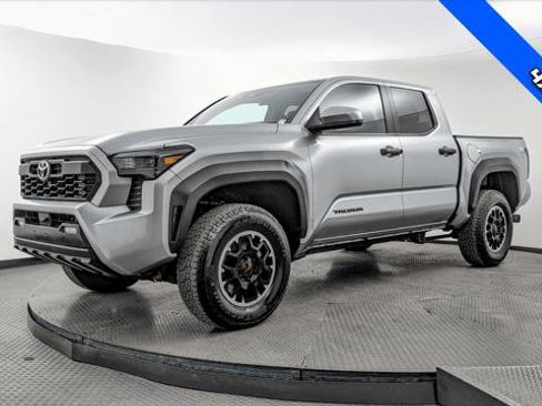 Used 2024 Toyota Tacoma TRD Off-Road image 2