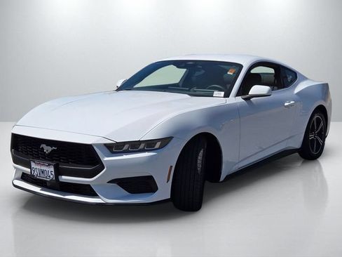 Used 2025 Ford Mustang Coupe RWD image 8
