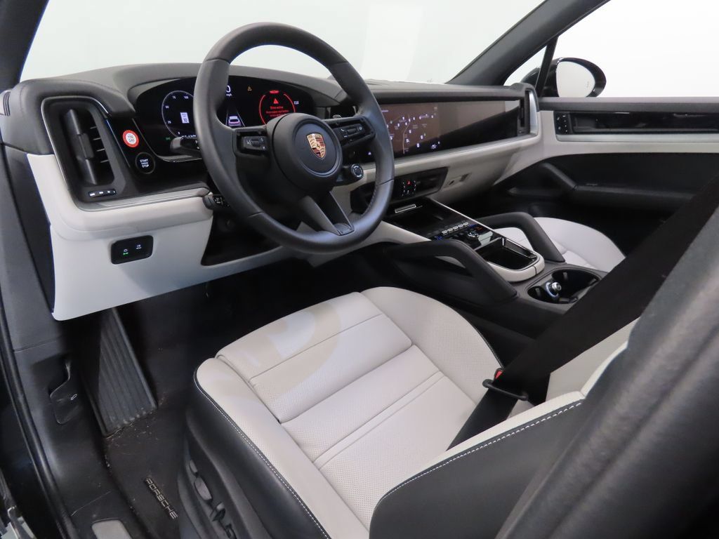 Certified 2026 Porsche Cayenne E-Hybrid AWD/4WD image 4