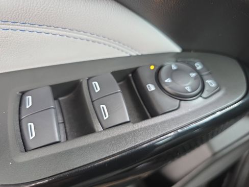 Used 2025 Chevrolet Trax LT w/ LT Convenience Package image 25