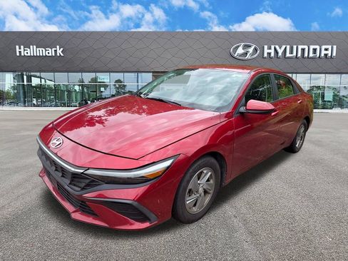 Used 2024 Hyundai Elantra SE FWD image 1