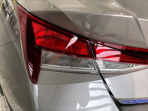 Certified 2021 Hyundai Elantra SEL FWD image 31