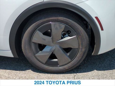 Used 2024 Toyota Prius LE FWD image 11