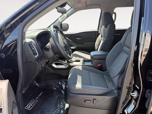 Used 2024 Nissan Frontier SV RWD image 10