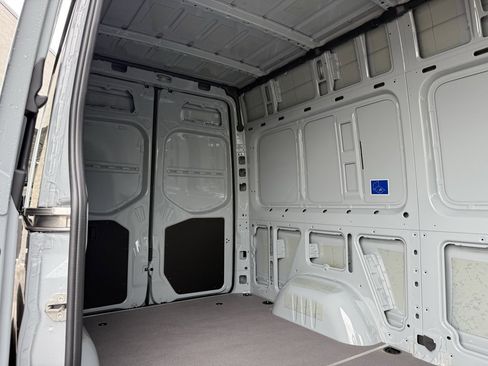 New 2025 Mercedes-Benz Sprinter 2500 image 13