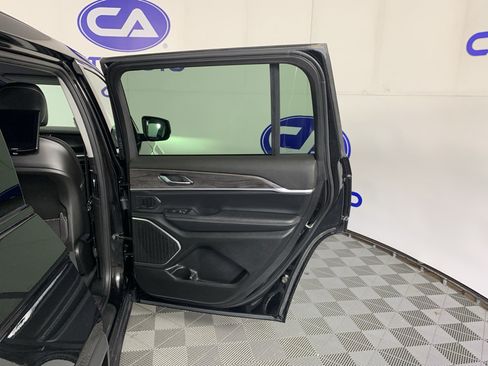 Used 2023 Jeep Grand Cherokee L Limited w/ Rear Seat Video Group I AWD/4WD image 38