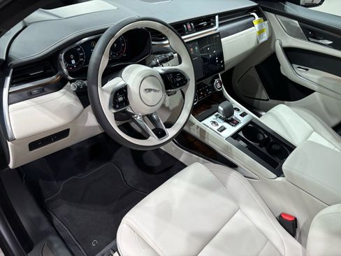 New 2026 Jaguar F-PACE R-Dynamic S image 7