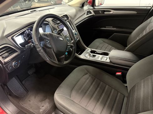 Used 2019 Ford Fusion SE image 5