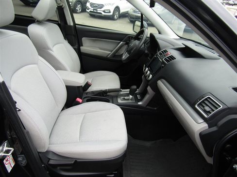 Used 2017 Subaru Forester 2.5i Premium w/ All-Weather Package AWD/4WD image 20